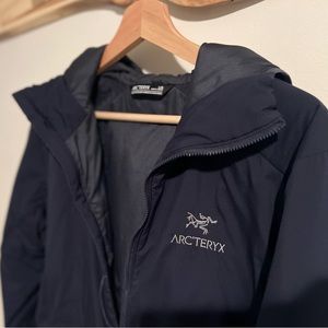 Arc'teryx Atom - Women's Hoody (Black Sapphire - Large)